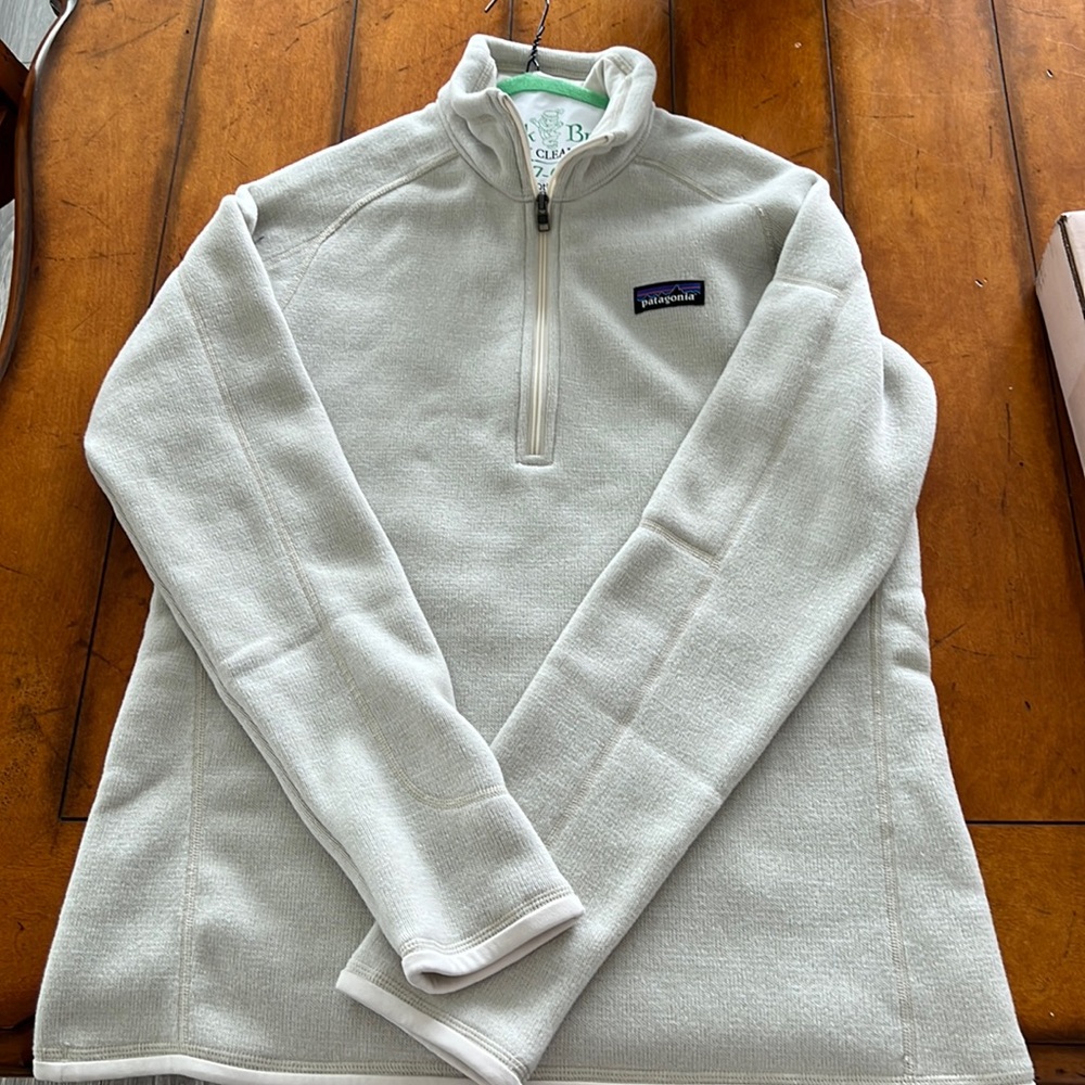 Patagonia quarter zip never worn!!